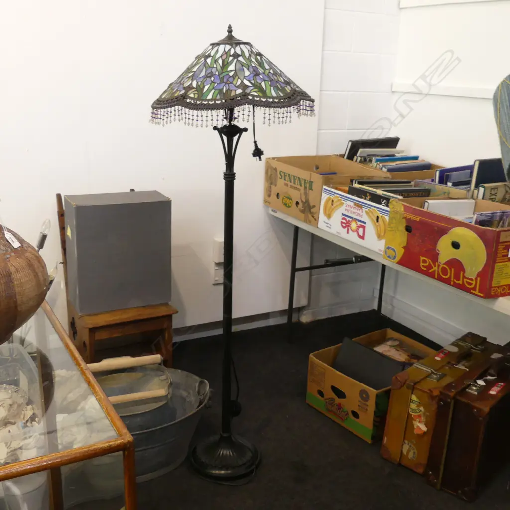 TIFFANY STYLE FLOOR LAMP 1570mmH - WORKING Image 1++
