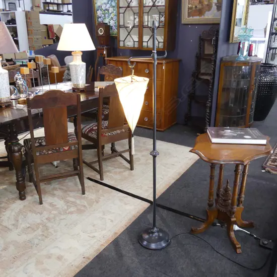 VENETIAN STYLE FLOOR LAMP w. SILK SHADE H.1440mm