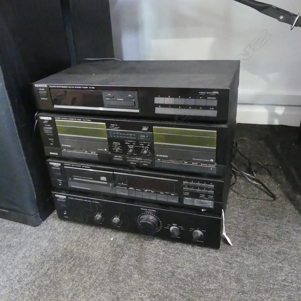 KENWOOD STEREO AMP ETC + SPEAKERS Image 1++