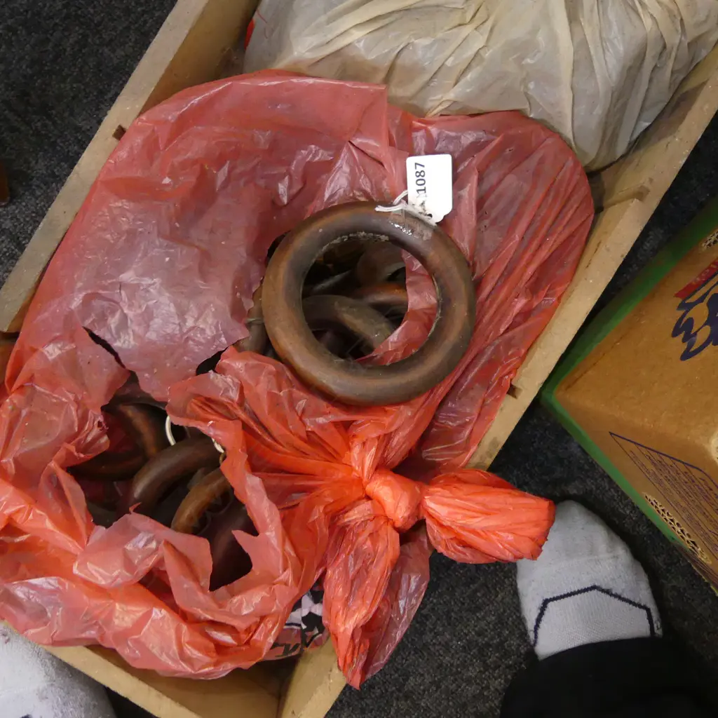 VICT WOODEN CURTAIN RODS WITH CURTAIN WOODEN RINGS Image 1++