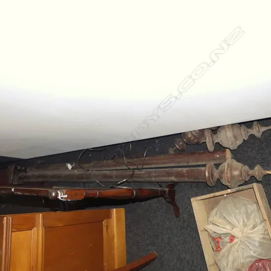 VICT WOODEN CURTAIN RODS WITH CURTAIN WOODEN RINGS