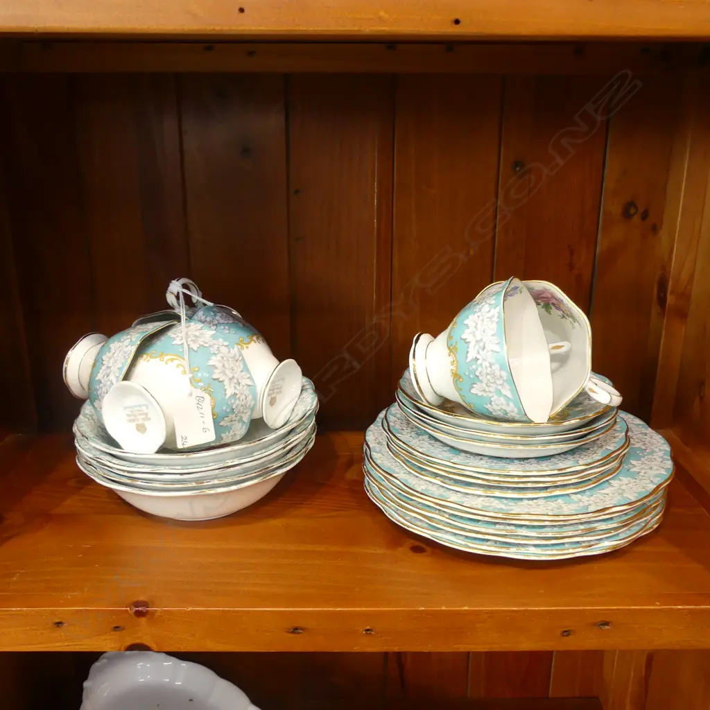 24 PIECES OF ROYAL ALBERT CUPS/PLATES/SAUCERS/BOWLS Image 1++