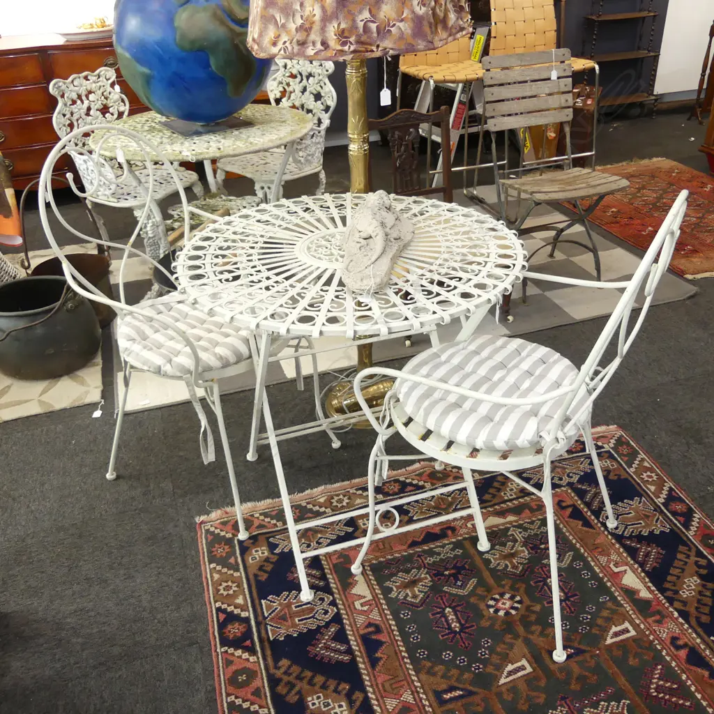 WHITE METAL FOLDING OUTDOOR TABLE + PR CHAIRS... Image 1++