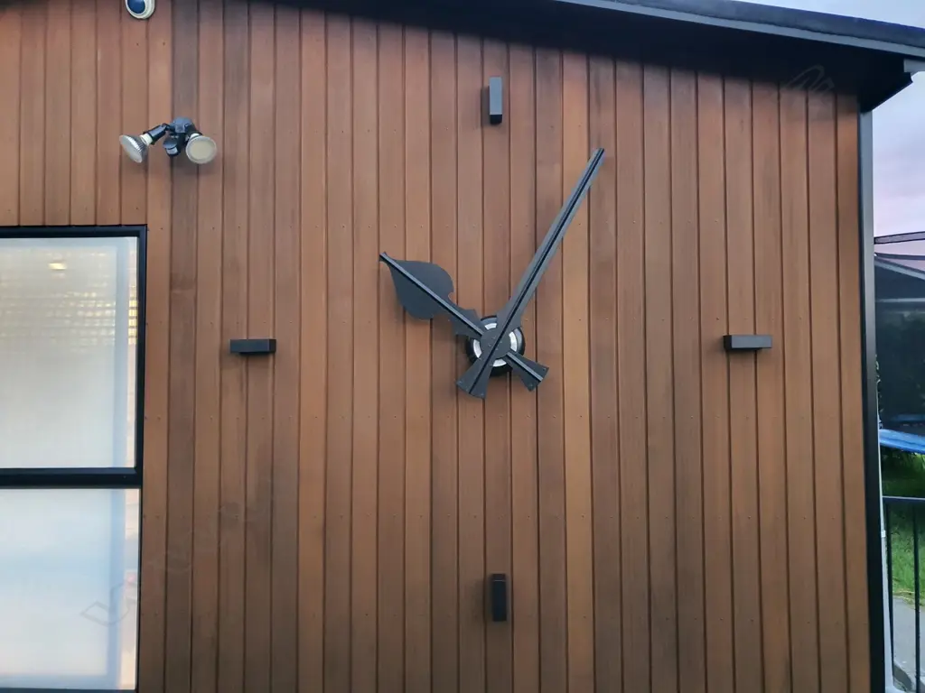 LARGE TURRET WALL CLOCK 2m dia runs off 4 X "D" size batteries or 6v supply Image 1++