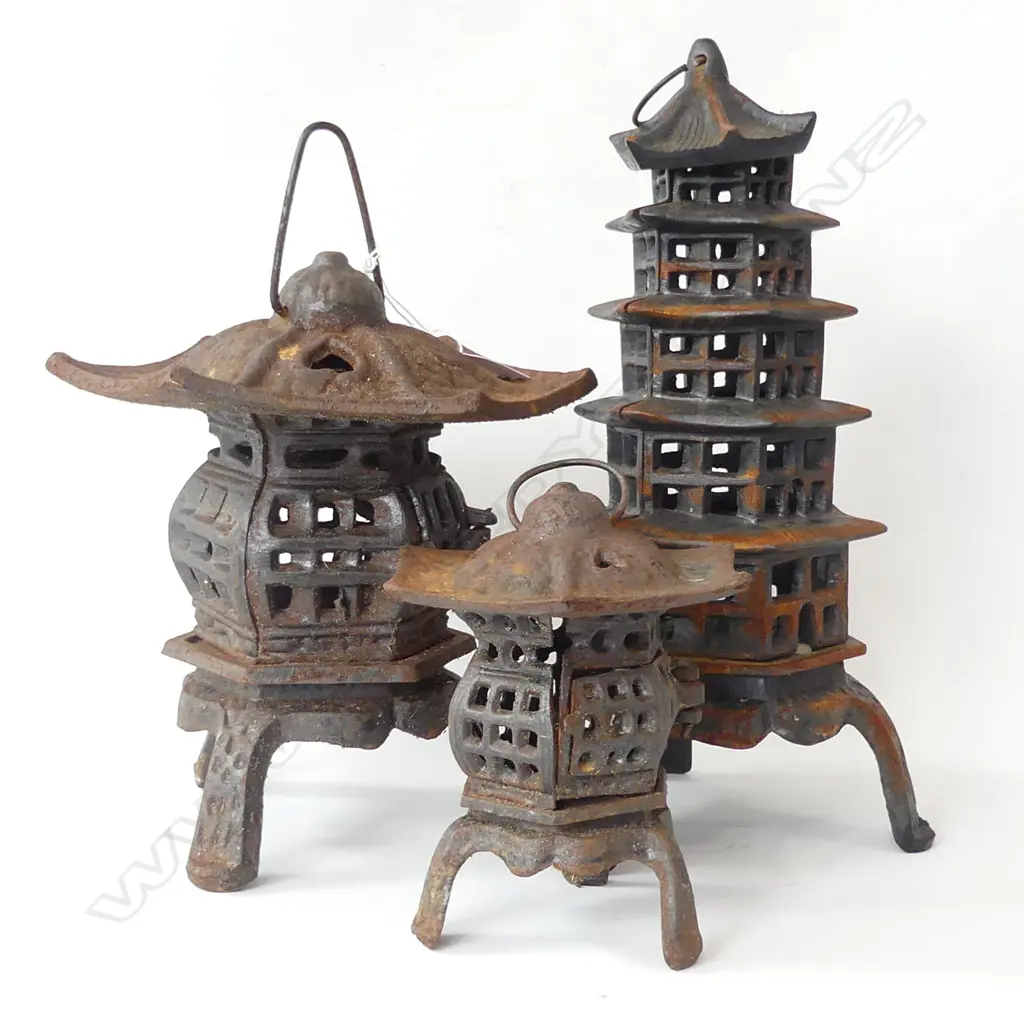 3 CAST IRON PAGODA  HOUSES H. 340, 195 & 160MM Image 1++