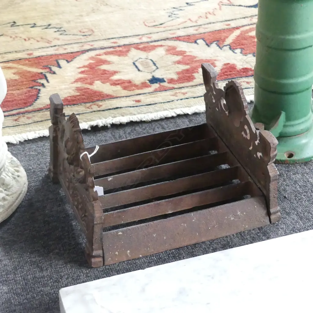 CAST IRON LION BOOT SCRAPER  Image 1++
