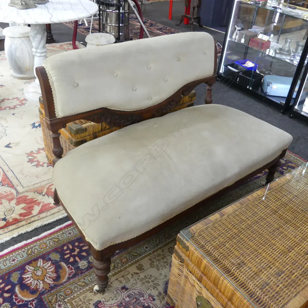 VICTORIAN KAURI SOFA W.1240mm Image 1++