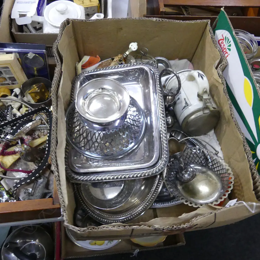 BOX ASST EP; DISHES; CUTLERY ETC.. Image 1++