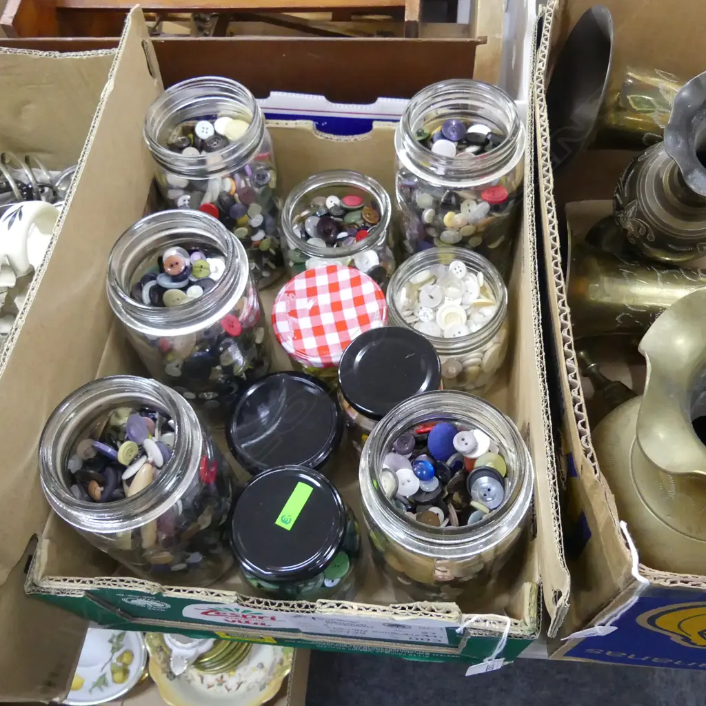LARGE LOT OF ASST VINTAGE BUTTONS Image 1++