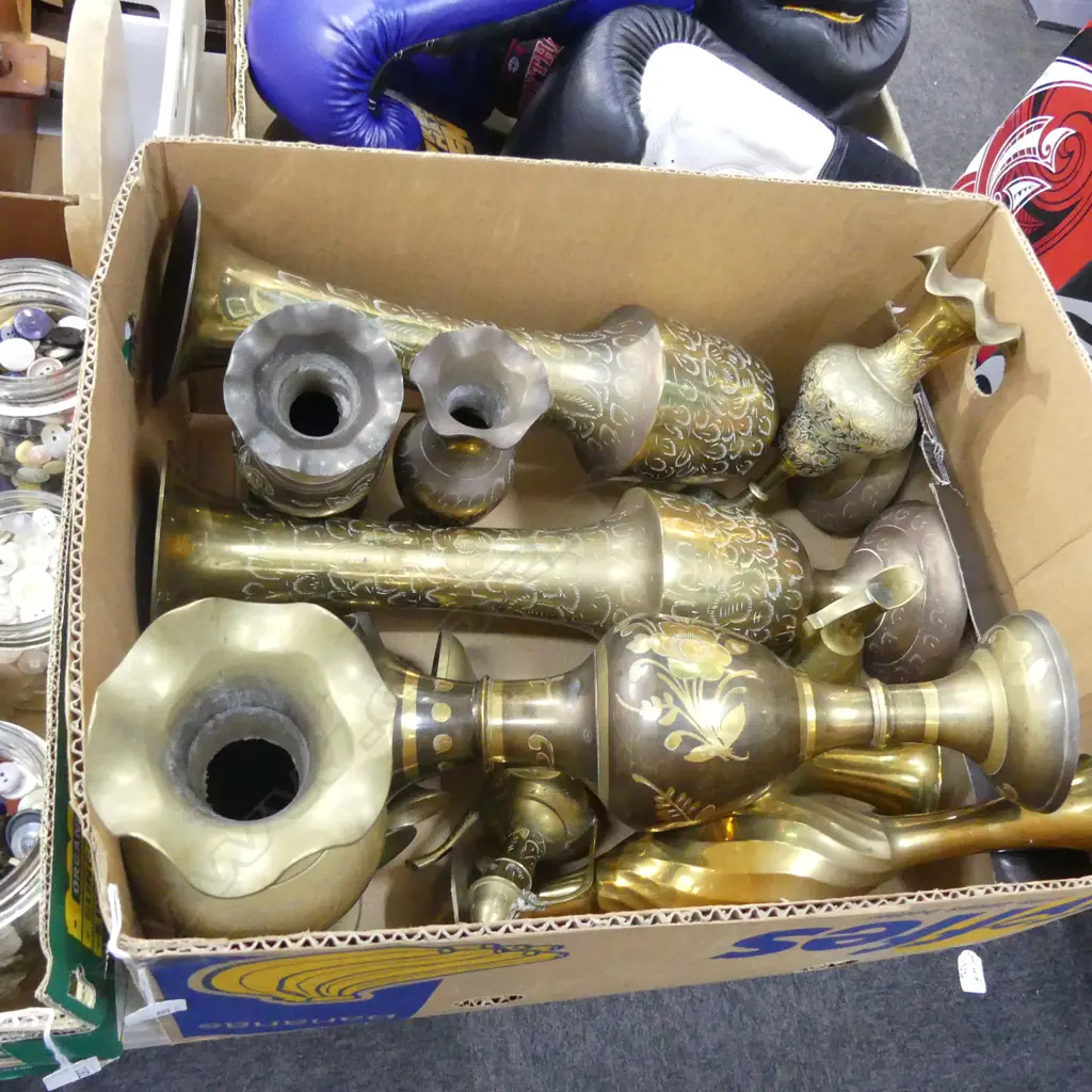 BOX BRASS VASES INCL. LGE PR 460mm H Image 1++
