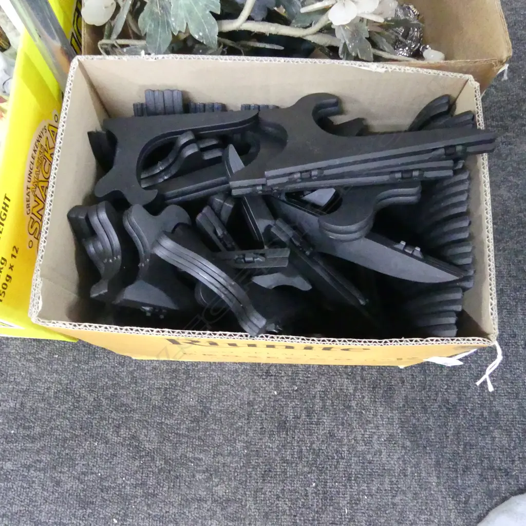BOX LOT 50 BLACK PLASTIC PLATE STANDS; 5 sizes 10 of each Image 1++