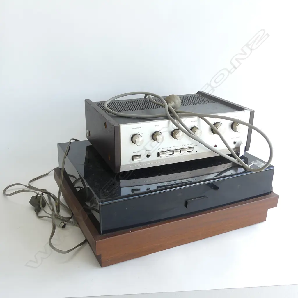 PANASONIC STEREO TURNTABLE (L 455MM) + KENWOOD STEREO AMP Image 1++