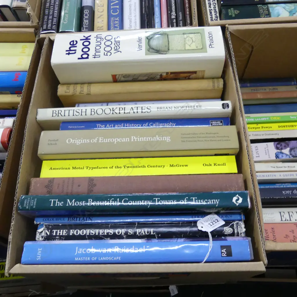 BOX OF ASST BOOKS Image 1++