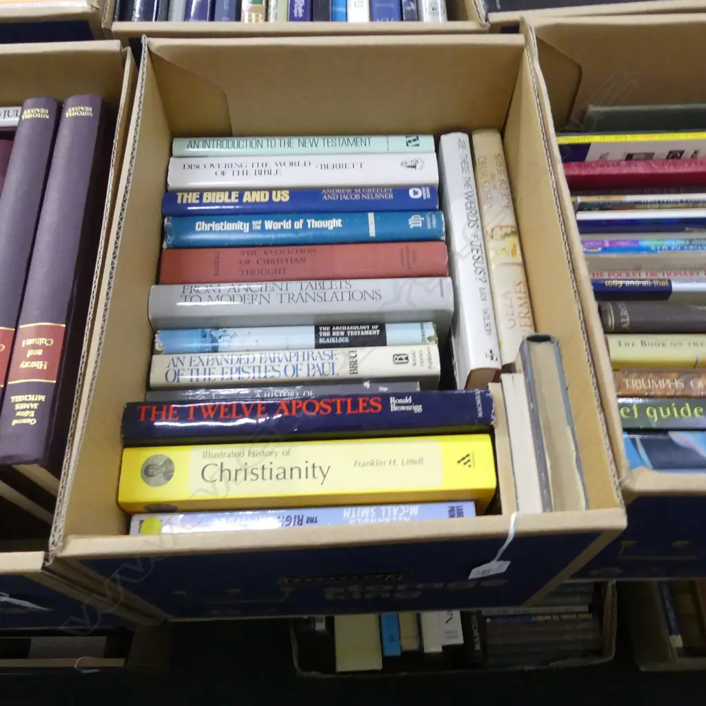 BOX OF ASST BOOKS Image 1++