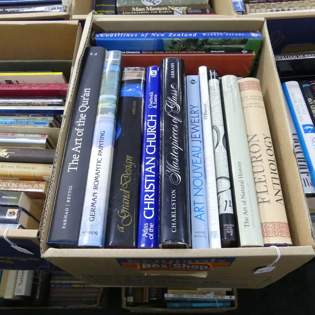 BOX OF ASST BOOKS Image 1++