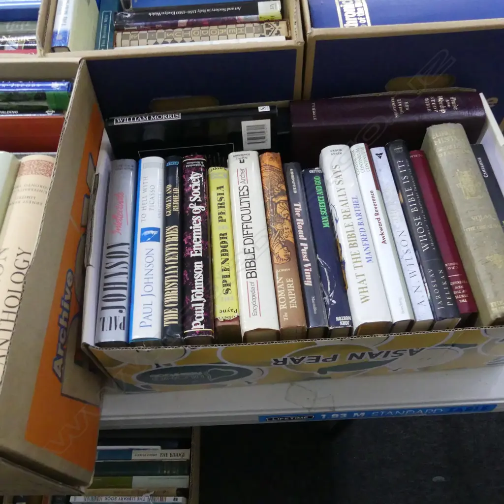 BOX OF ASST BOOKS Image 1++
