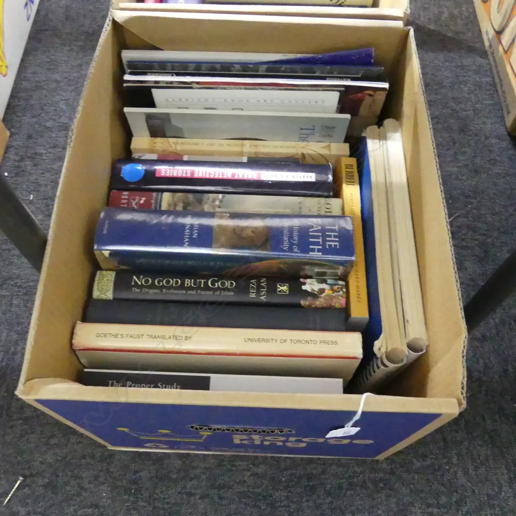 BOX OF ASST BOOKS Image 1++