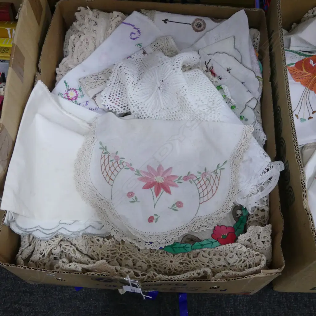 BOX VINTAGE LINEN Image 1++