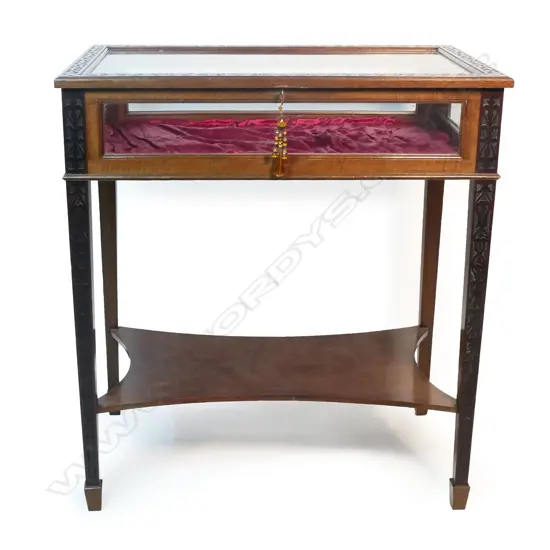 An Edwardian mahogany display vitrine,