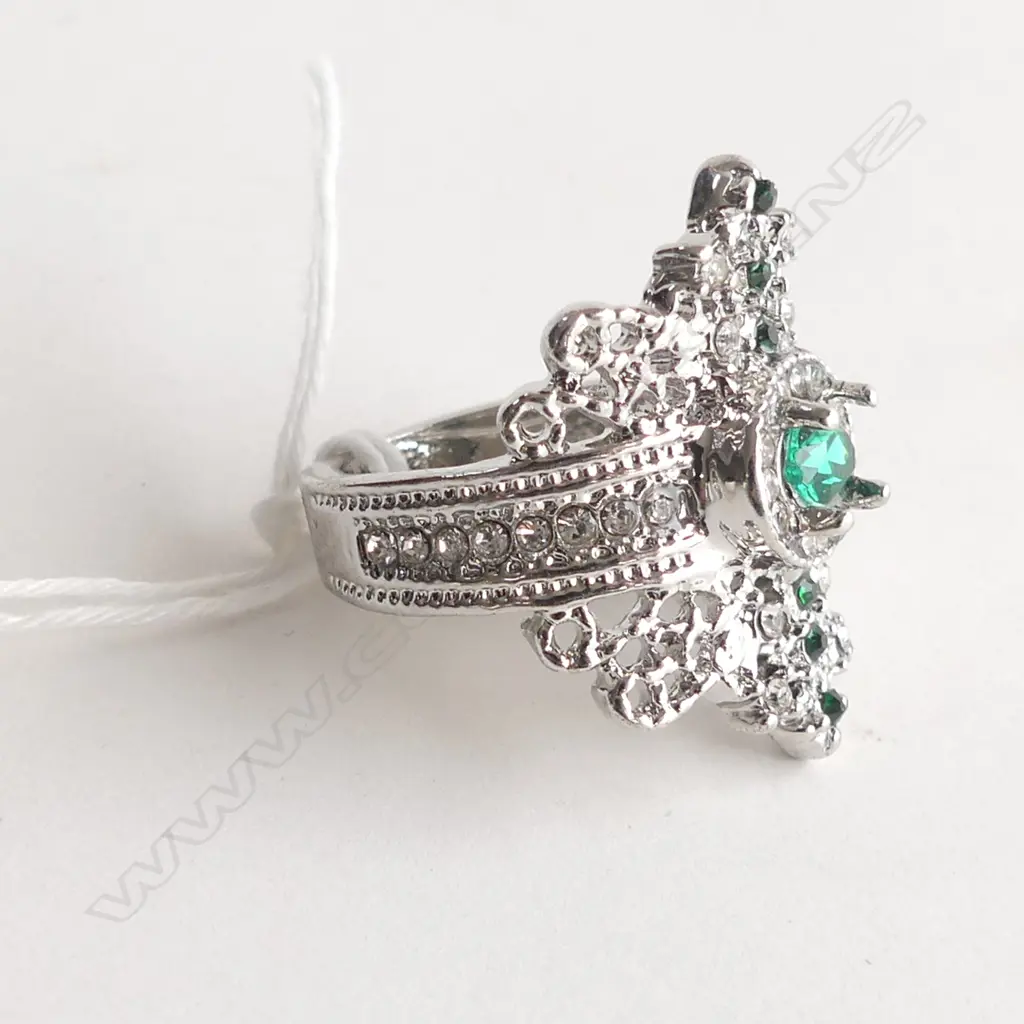 FAUX EMERALD AND DIAMOND COCKTAIL RING Image 1++