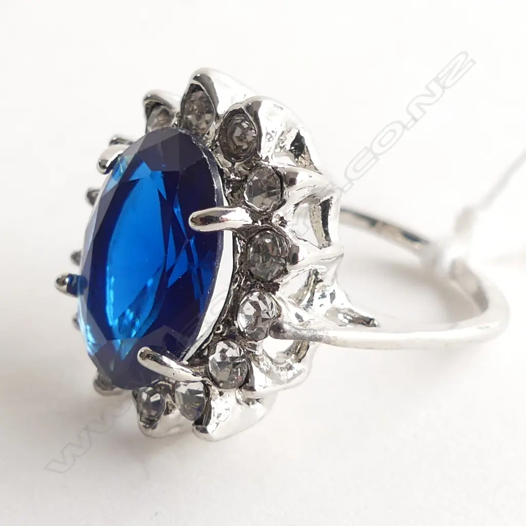 FAUX PRINCESS DIANA ENGAGEMENT RING Image 1++