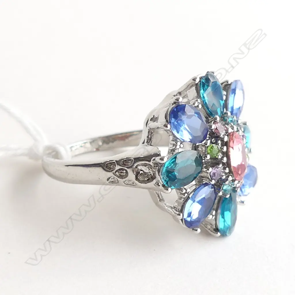 GEM SET CLUSTER COCKTAIL RING Image 1++
