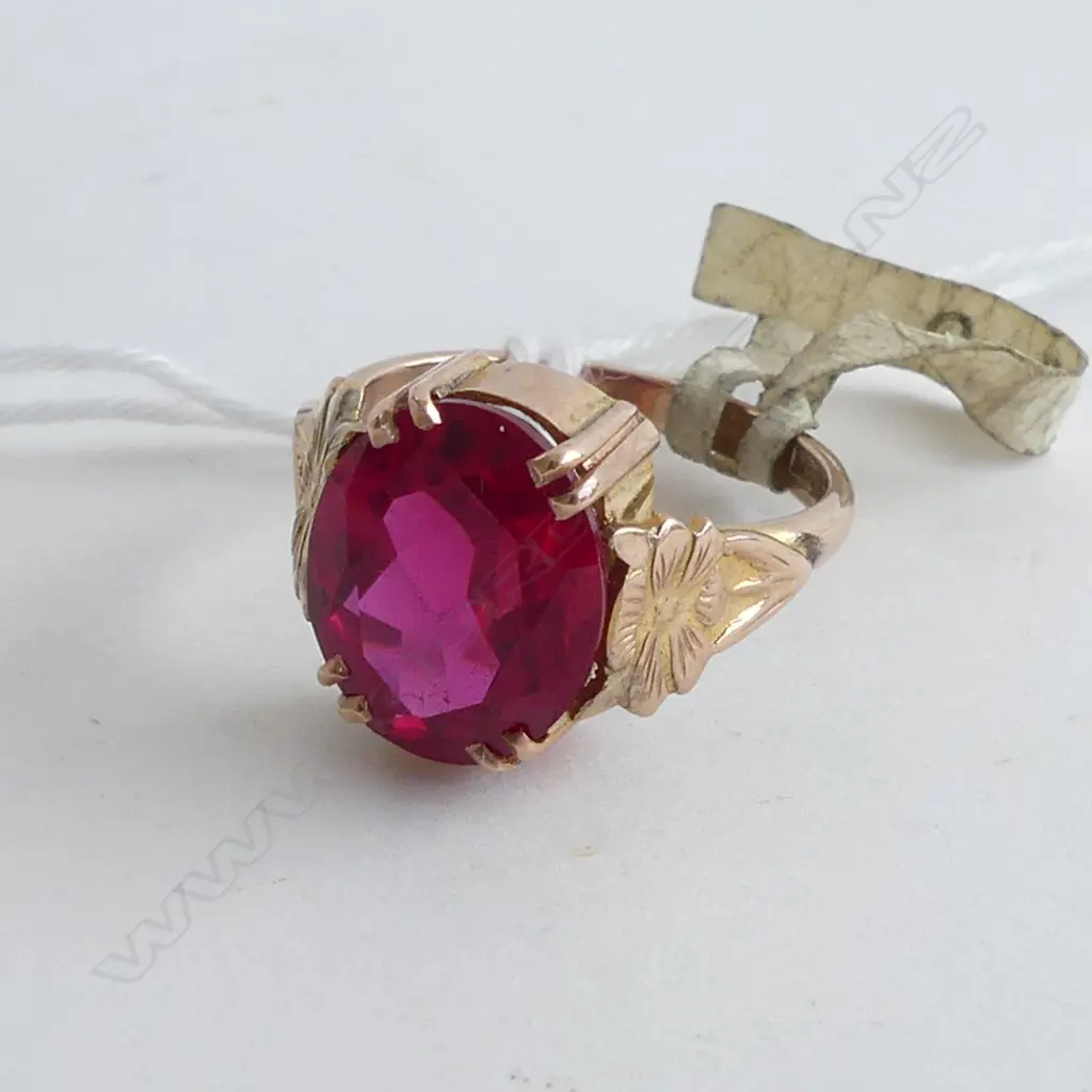 9CT & LGE OVAL RED STONE RING NEW OLD STOCK W. 4.25gms Image 1++