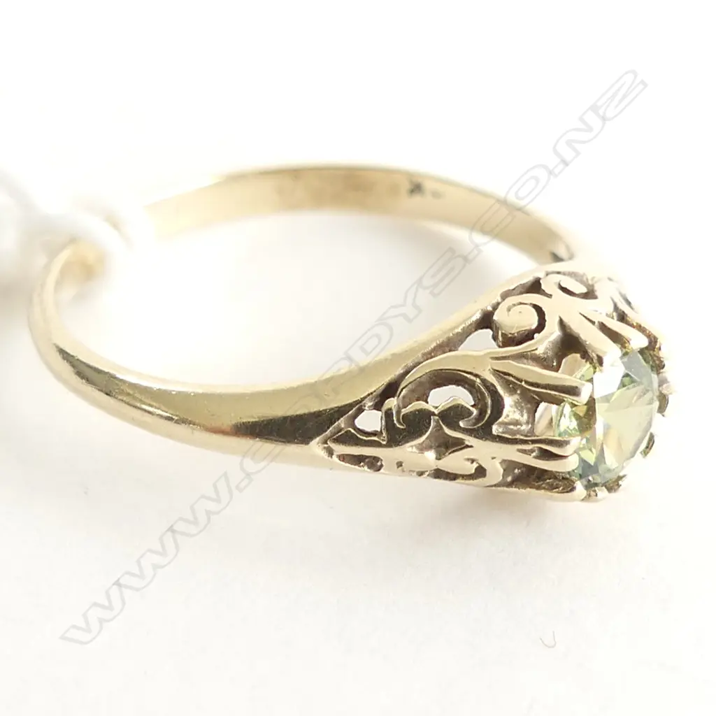 9CT GOLD & GREEN SAPPHIRE ? SOLITAIRE RING 1.7gms Image 1++