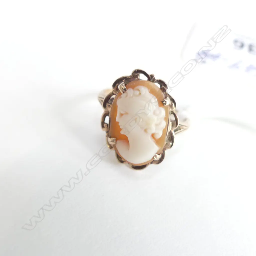 9CT GOLD & CAMEO RING Image 1++