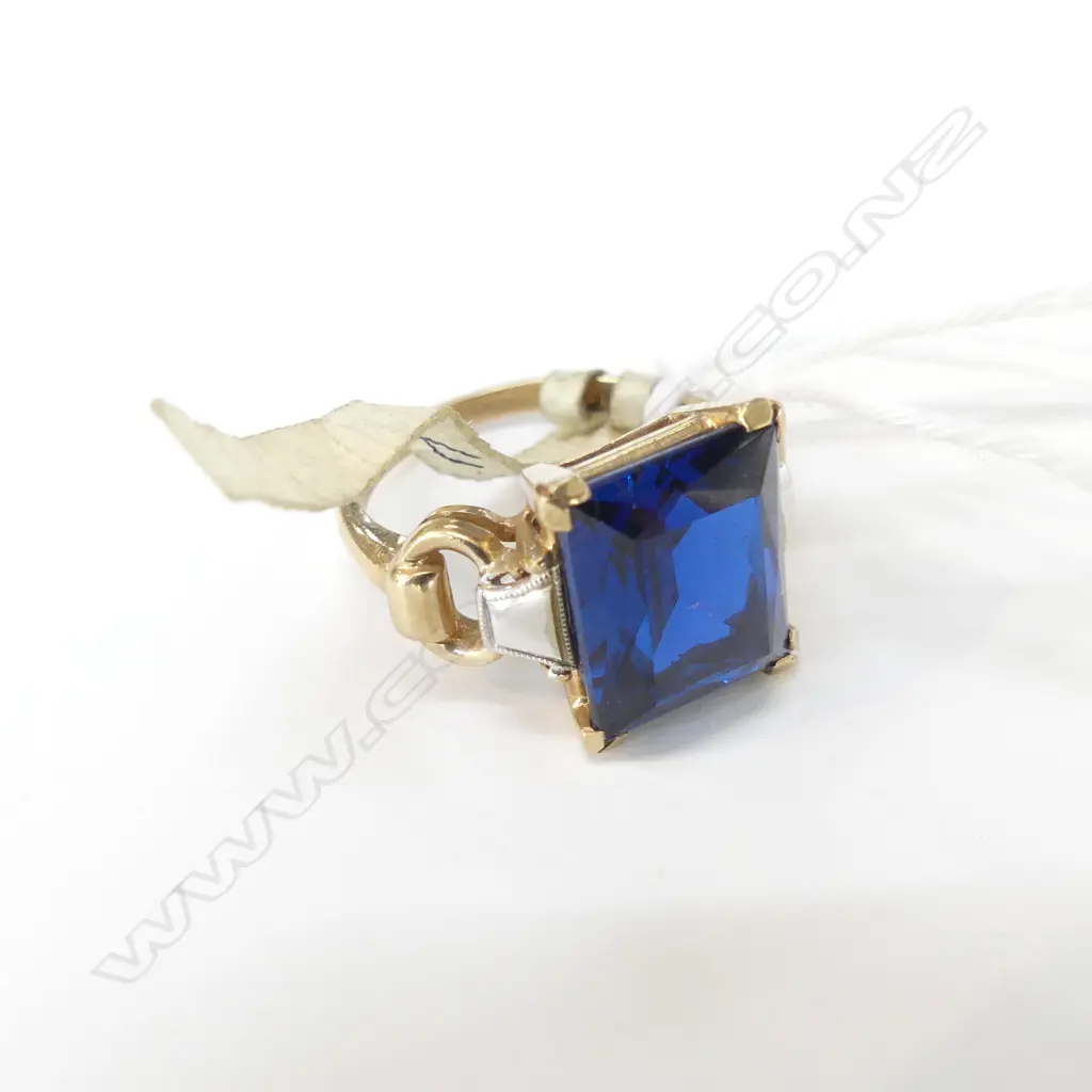 9CT & LGE RECTANGULAR BLUE STONE RING NEW OLD STOCK W. 5.05gms Image 1++