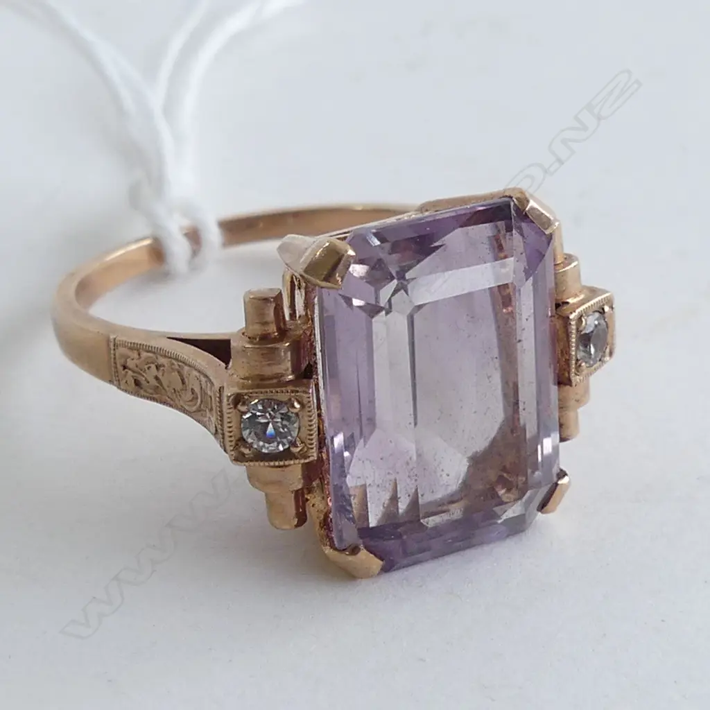 9CT & LGE RECTANGULAR  AMETHYST RING W. 5.6gms Image 1++