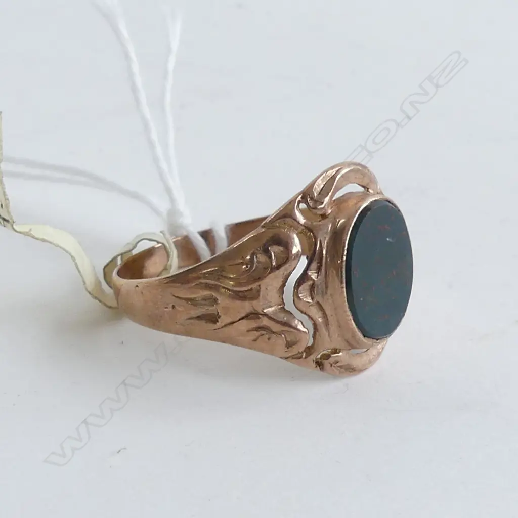 9ct ROSE GOLD & BLOODSTONE RING W. 4.25gms Image 1++