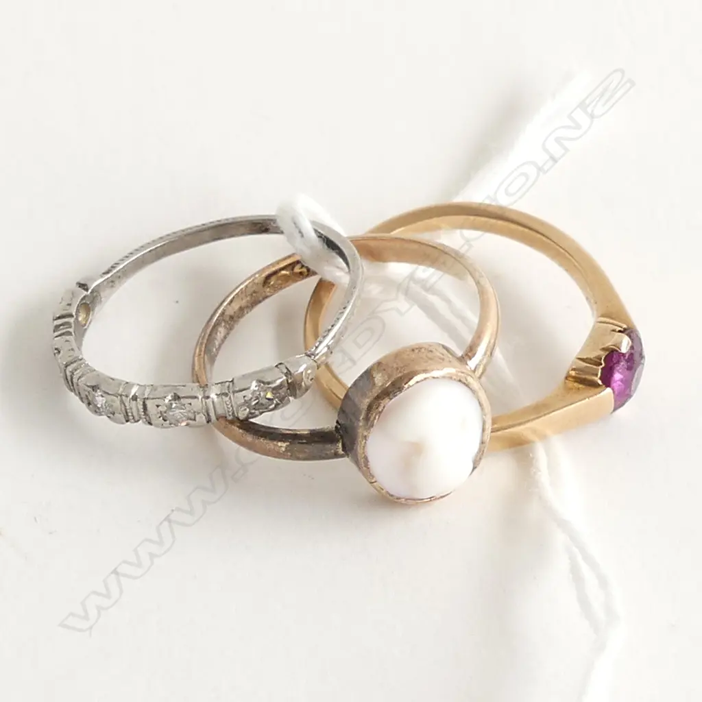 (92) 3 RINGS PLAT & DIAMOND/9CT GOLD CAMEO/15CT GOLD GEMSTONE Image 1++