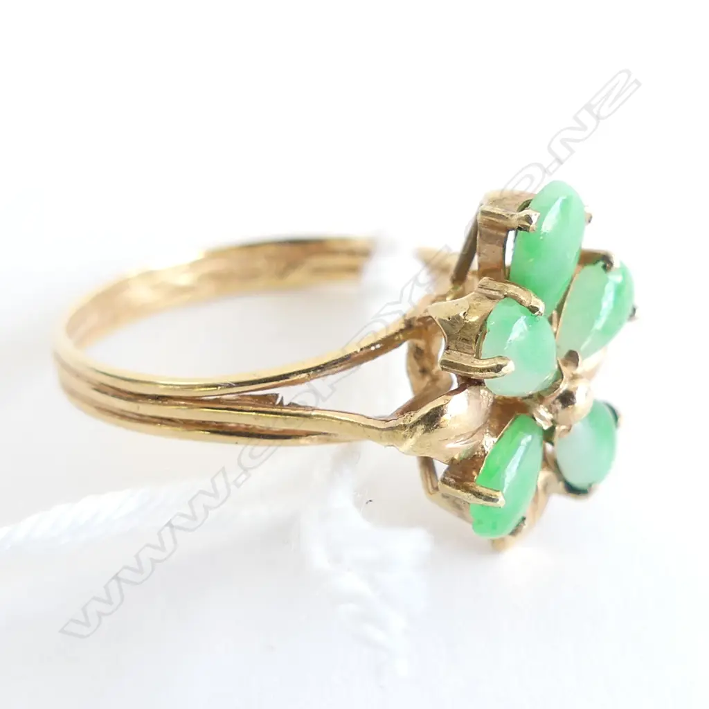 14K GOLD & JADEITE FLOWER HEAD RING 2.6gms Image 1++