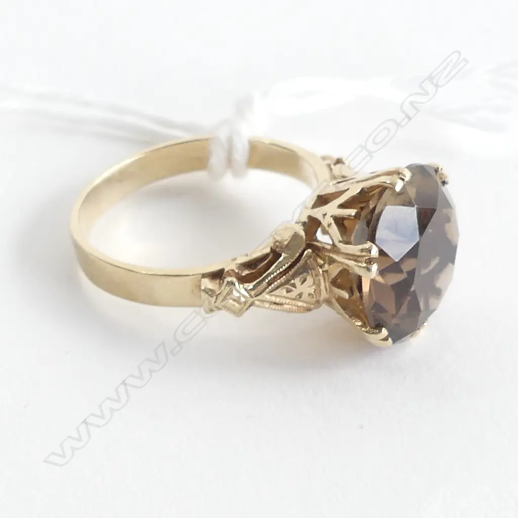 9CT GOLD & SMOKY QUARTZ RING 4.6gms Image 1++