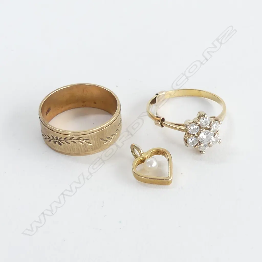 9CT BAND RING 3.6gms + OTHER RING + PENDANT Image 1++