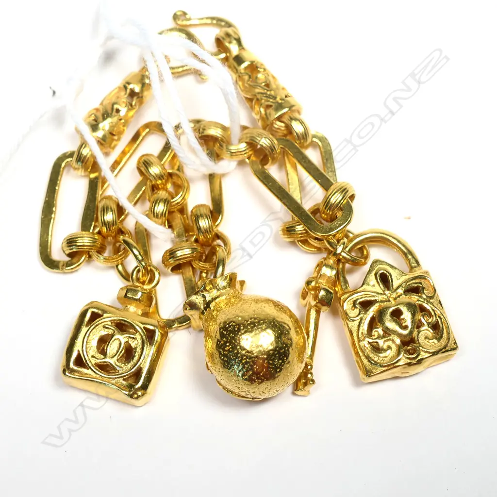 23 CT GOLD BRACELET w. CHARMS 30.15 GRAMS Image 1++