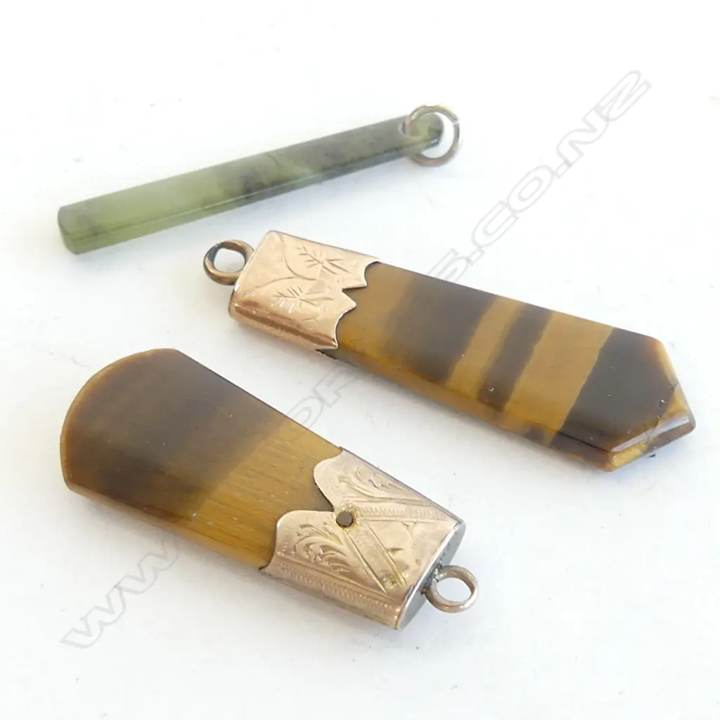 3 PENDANTS; 2x 9CT TIGERSEYE + 1x GREENSTONE Image 1++