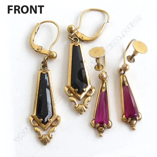 1 PR 9CT GOLD EARRINGS RED STONES & BLACK FACETED PANELS SCREW-ON