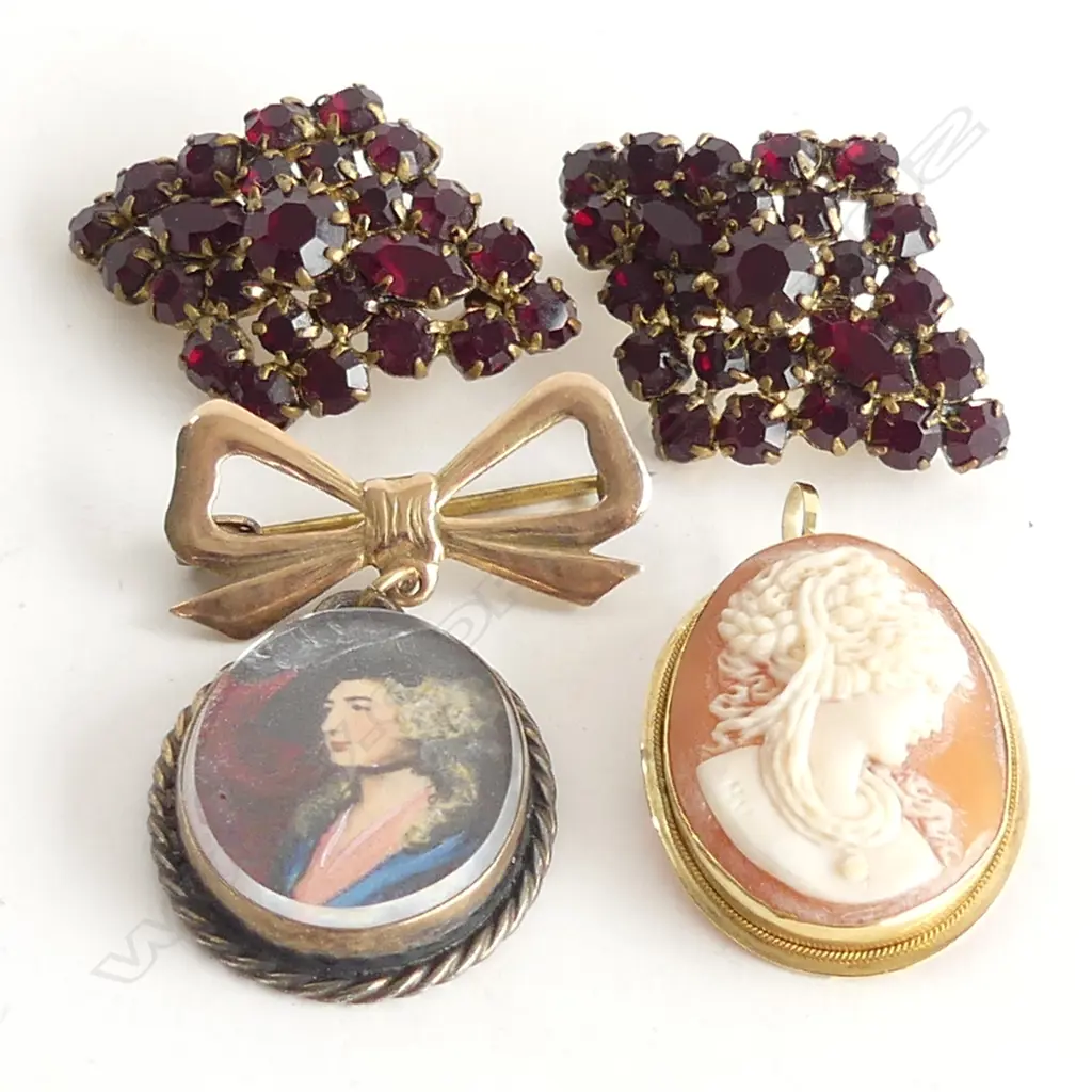 (88) 4 BROOCHES 18CT CAMEO/9CT PORTRAIT/2 GARNET Image 1++