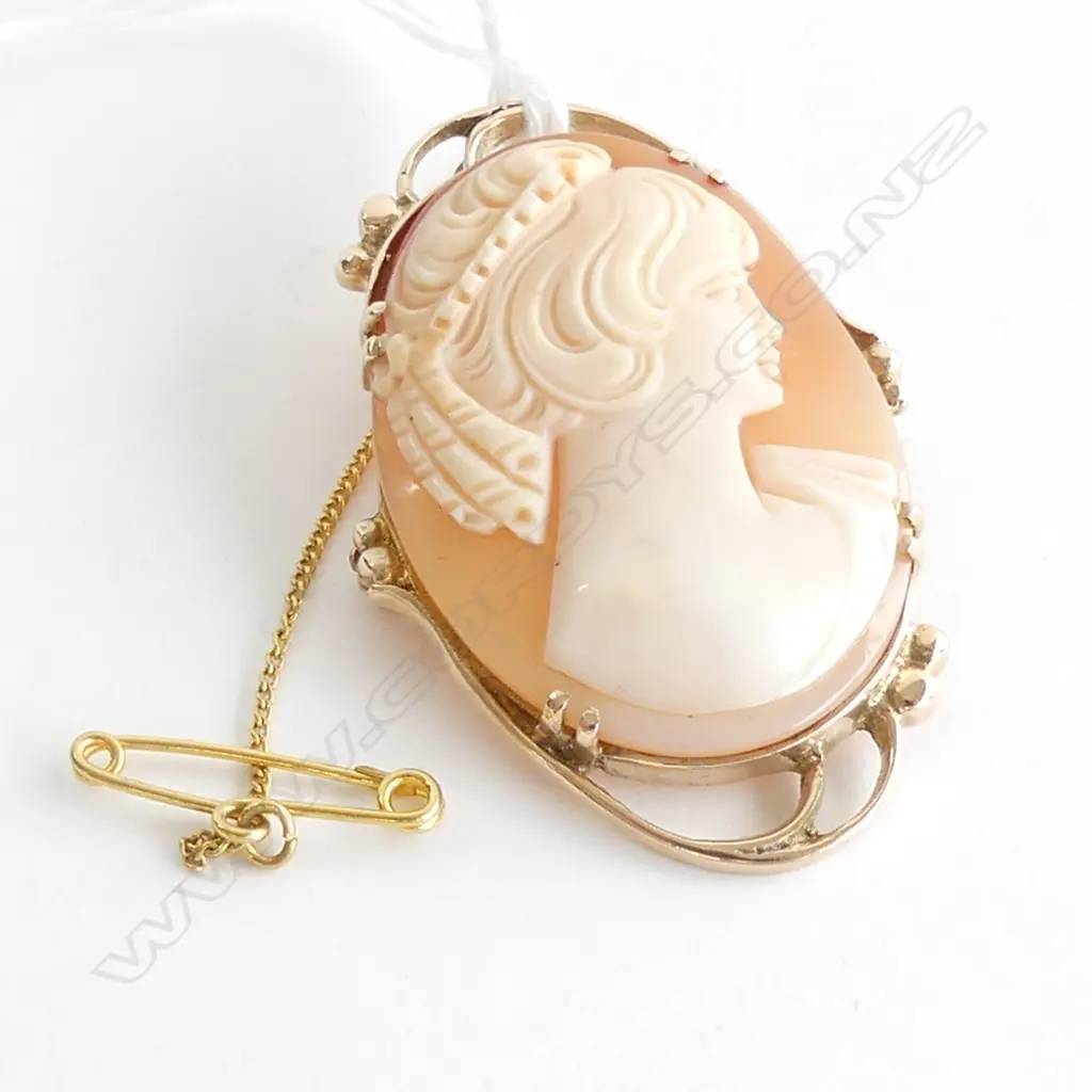 9CT CAMEO BROOCH Image 1++