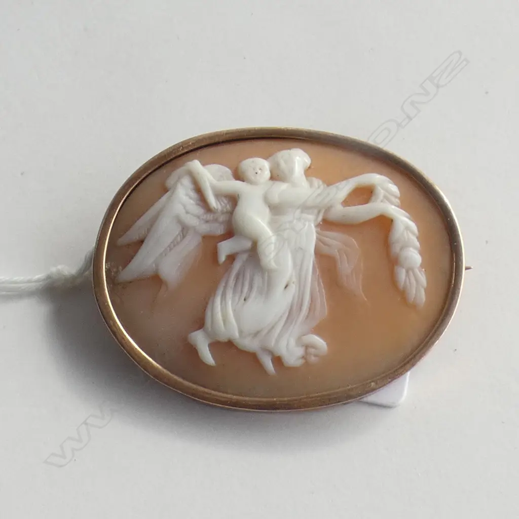 (20489) 9CT GOLD FRAMED CAMEO BROOCH ANGEL & CHERUB Image 1++