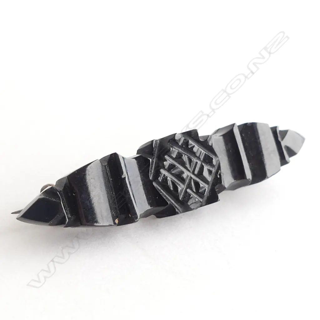 ANTIQUE JET BROOCH Image 1++