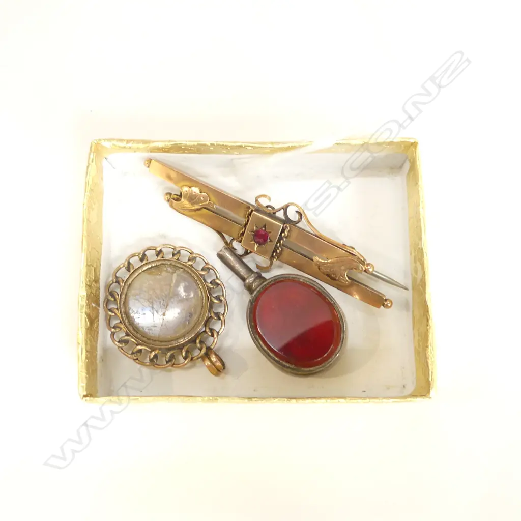 9CT EDW. BROOCH + 9CT FOB AND FOB KEY faulted Image 1++