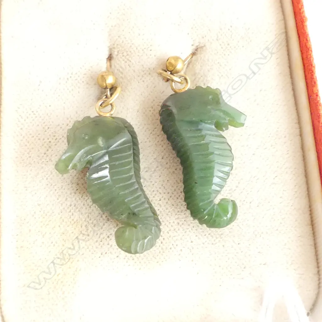PR ARAWATA NEPHRITE SEAHORSE EARRINGS GOLD ? FITTINGS BOXED Image 1++