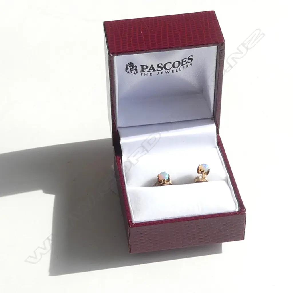 PR VINTAGE 9CT OPAL AND STUD EARRINGS Image 1++