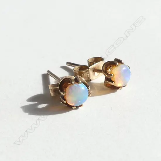 PR VINTAGE 9CT OPAL AND STUD EARRINGS