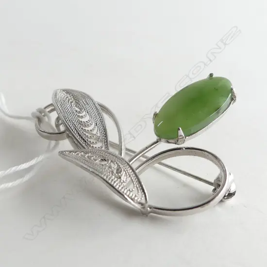 STG SILVER & GREENSTONE BROOCH w. VALUATION 6.6 GRAMS