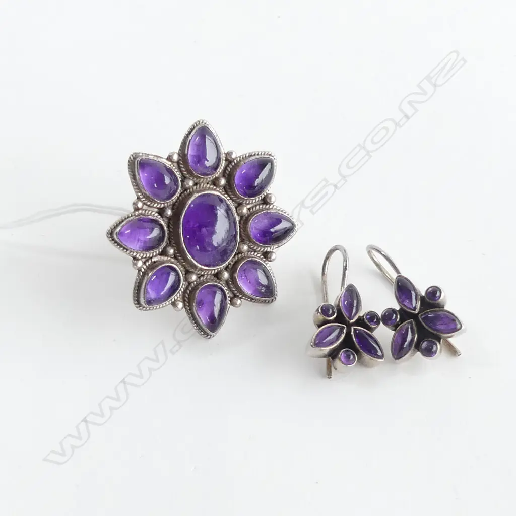 LGE SILVER  & AMETHYST FLOWER HEAD RING & PR EARRINGS Image 1++