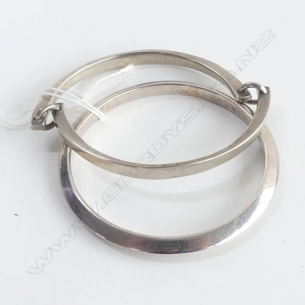 2 HEAVY MODERNIST SILVER BANGLES Image 1++